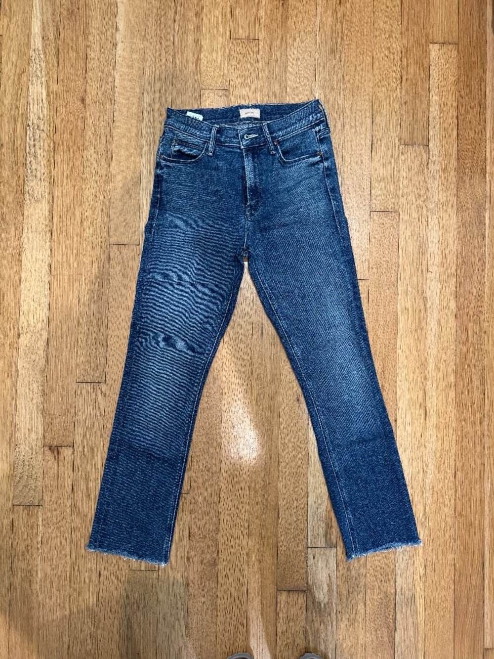 MOTHER The Mid Rise Dazzler Crop Fray Jeans | Medium Wash | Size 25
